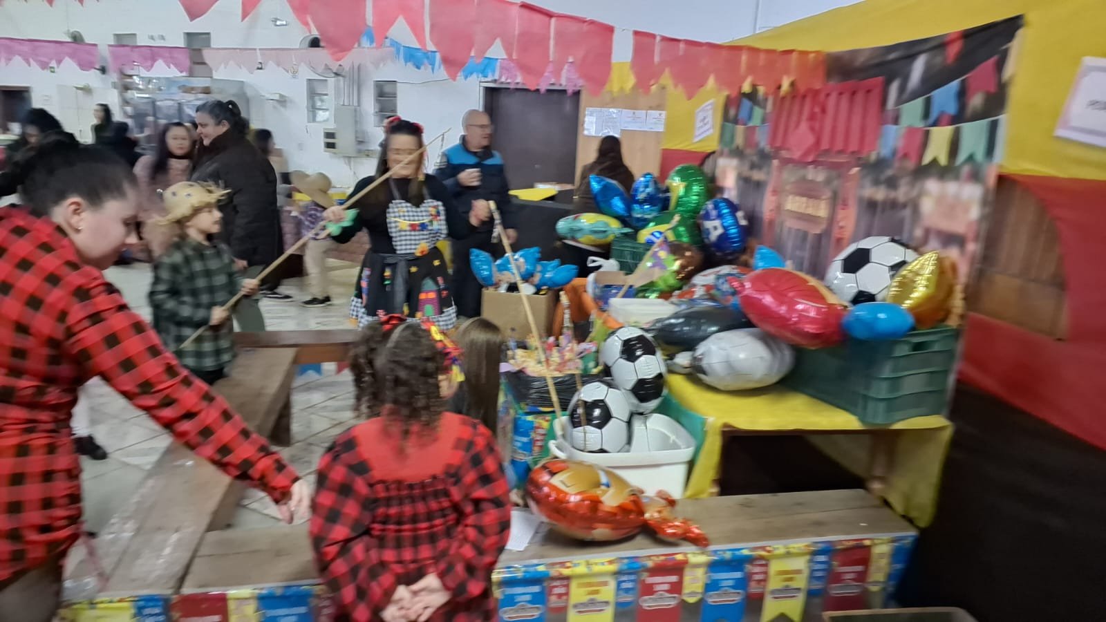 Arraiá da Escola São Pedro reúne comunidadeem noite de celebração e integração